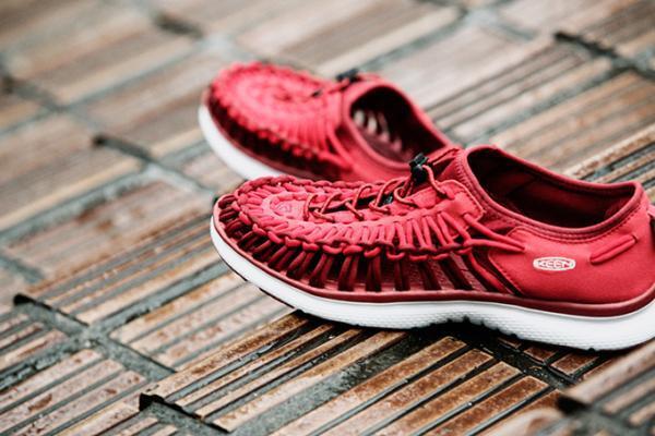 キーンの新作「ユニーク オーツー」従来モデルを軽量化、サンダルとスニーカーのハイブリットシューズ