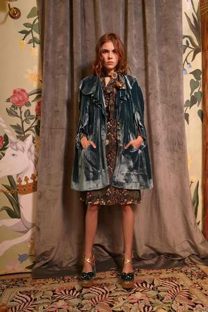 スレトシス 2016年秋冬コレクション - 神秘的な2頭の動物から紐解く、ロマンティックな世界