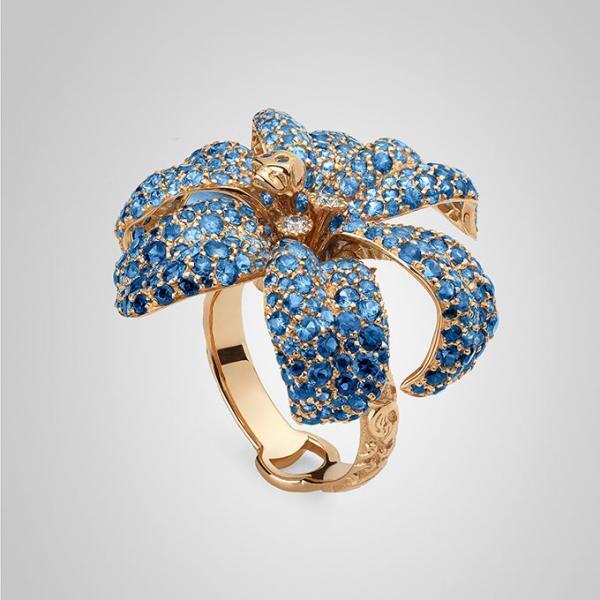 グッチの「グッチ フローラ」コレクションからブルーサファイアをあしらった新作登場