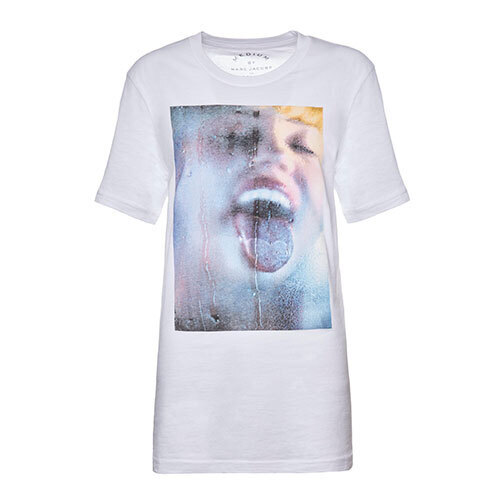 マーク ジェイコブス×マイリー・サイラス、限定コラボTシャツを発売
