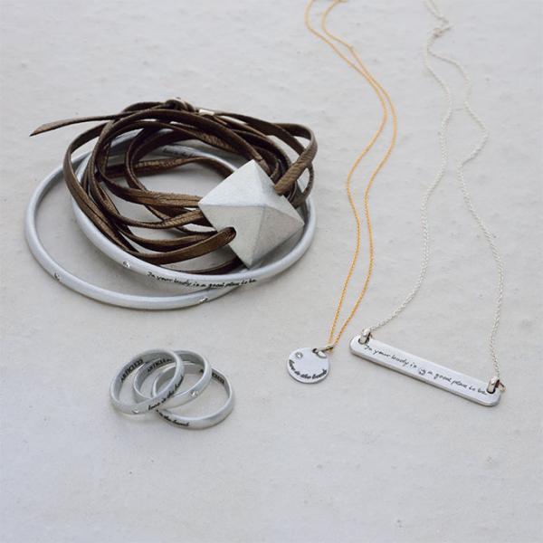 アガット 銀座1周年、不発弾のスクラップで作ったアクセサリーを限定発売