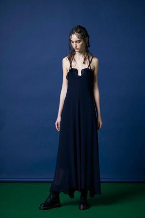 ミチコ バイ ワイズ2016年秋冬 - ドレープによる陰影が映えるミニマルなドレス