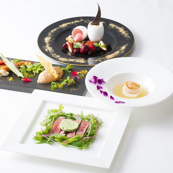 「ダリ展」開催記念ランチコース - ダリの好物の帆立やオマールなどを使った独創的な一皿