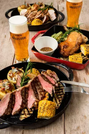 メルセデス・ベンツ×サッポロビールの屋外ビアテラス、最高峰ヱビス マイスターと肉料理を堪能