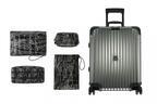 モンクレール ＆ リモワのスーツケース、内部はカモフラージュ柄のキルティング仕様