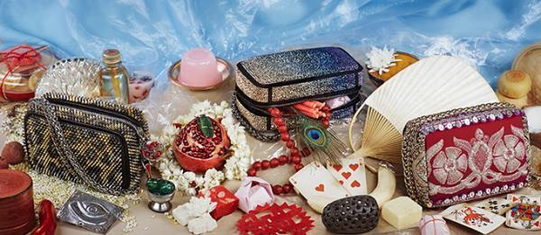 クリスチャン ルブタンのバッグ「ピロタン」シンデレラがモチーフ - “枕“のように抱きしめたい形