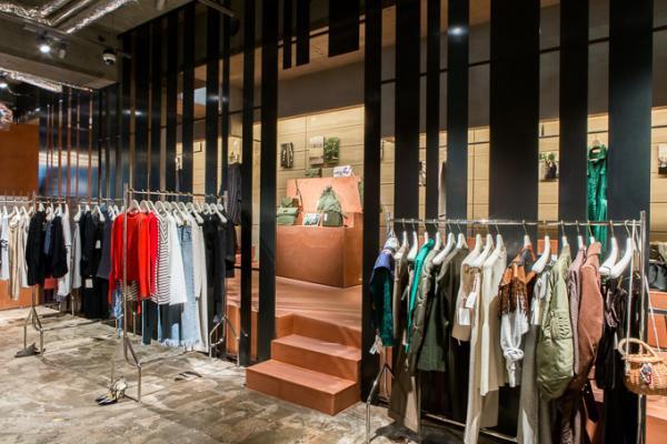 ロク ビューティ＆ユース初の路面店が渋谷にオープン - ヨーロッパのヴィンテージアイテムも