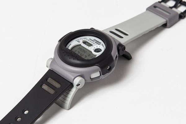 G-SHOCK×BEAMSコラボウォッチ -  モノトーンカラーを上下左右対角でアシンメトリーに配置