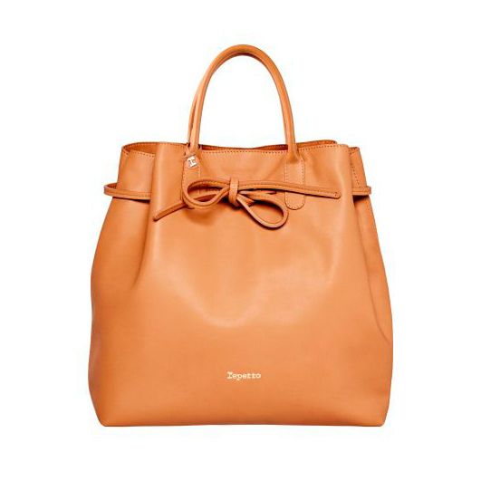 レペットの新生バッグコレクション、バレエのポーズからインスパイアされたレザーバッグなど