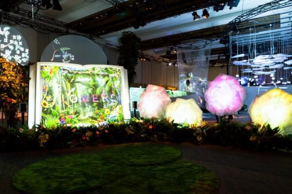 フラワーズバイネイキッド 魅惑の楽園 東京ミッドタウンで開催 五感で 花 を楽しむイベントが再び 16年8月1日 ウーマンエキサイト 1 3