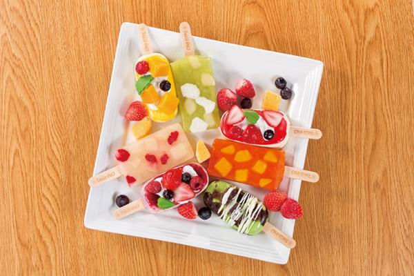 コールドストーンが原宿ALTAでアイスキャンディ販売 - 果物やホイップクリームでデコレーション