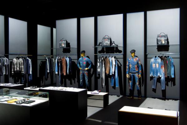 ドルチェ＆ガッバーナ 東京・青山に新旗艦店、限定バッグ＆レザーグッズを発売