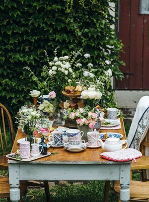 アフタヌーンティー・リビング、オリジナルリバティプリントの限定テーブルウエア発売