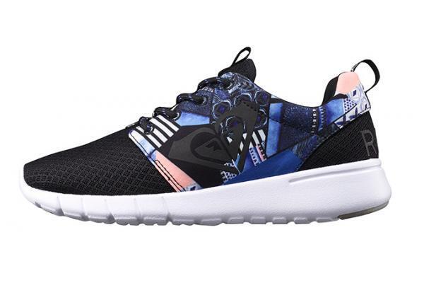 ROXY初のランニングシューズ、アトモスで発売 - メッシュ素材やネオンカラーのロゴ