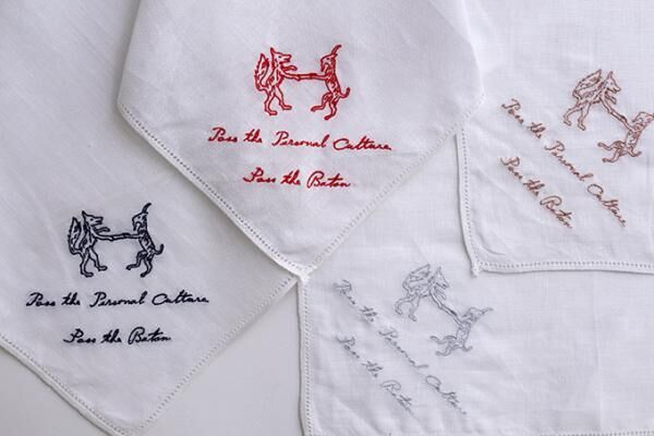 パスザバトン丸の内店からオープン7周年を記念したハンカチ登場 - リネンにヤギやオオカミを刺繍