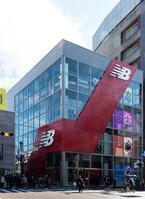 ニューバランス世界最大級の旗艦店が東京・原宿に - カフェ併設、坂本龍一コラボモデルも発売