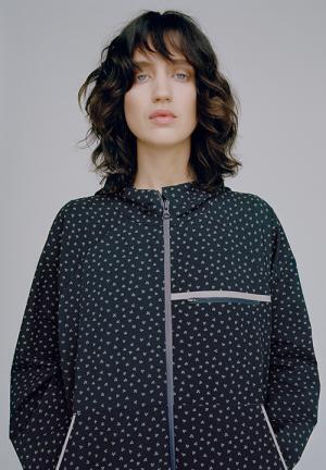 A.P.C.とNY発アウトドアヴォイシズがコラボ、都会的なアクティブウェアをメンズ＆ウィメンズで