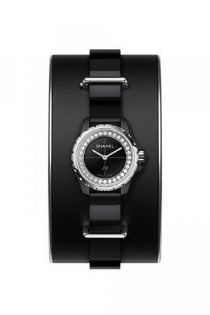 シャネルの新ウォッチ 「J12-XS」グローブやカフ、指輪に姿を変えた時計