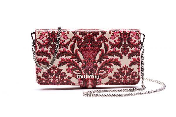 ミュウミュウの限定ストアが阪急うめだ本店に - ガーデンプリントの財布やミニバッグを展開