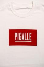 ピガール、渋谷の旗艦店1周年を記念したボックスロゴTシャツを限定発売