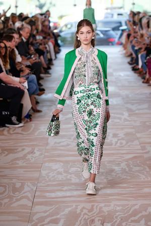 トリー バーチ 2017年春夏コレクション - 東から西へ、ファッションを通じて旅に出る