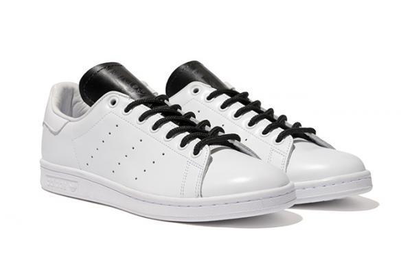 アディダス オリジナルスからモノトーンの「スタンスミス」