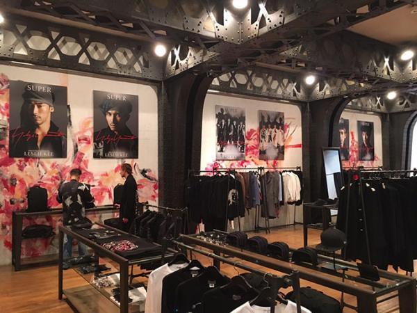 レスリー・キー写真展がヨウジヤマモト青山で - コレクションを纏った俳優やモデルを被写体に