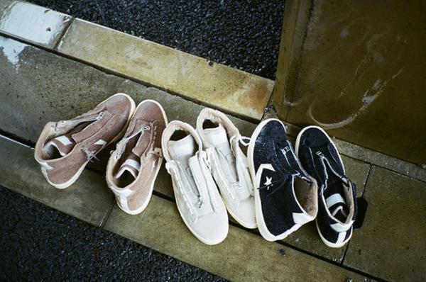 ノンネイティブ×コンバース、スエード素材のシューズ「プロレザー」着脱しやすいジップパーツ