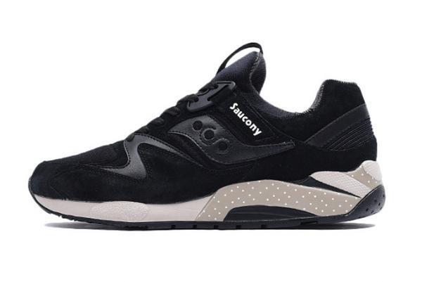 サッカニー×ビリーズ エンターのスニーカー、日本庭園や禅を落としこんだデザイン