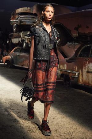 コーチ 2017年春コレクション - "エルヴィスに捧げる"集団への帰属と反抗的な個性