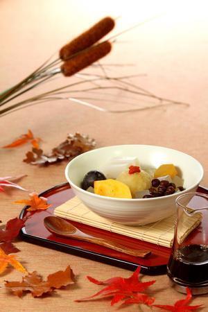 船橋屋の季節限定「秋のフルーツあんみつ」栗あんやぶどう、柿など秋の味覚