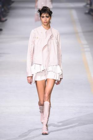 ディーゼル ブラック ゴールド 2017年春夏コレクション - 夢見る少女のように甘く可憐に