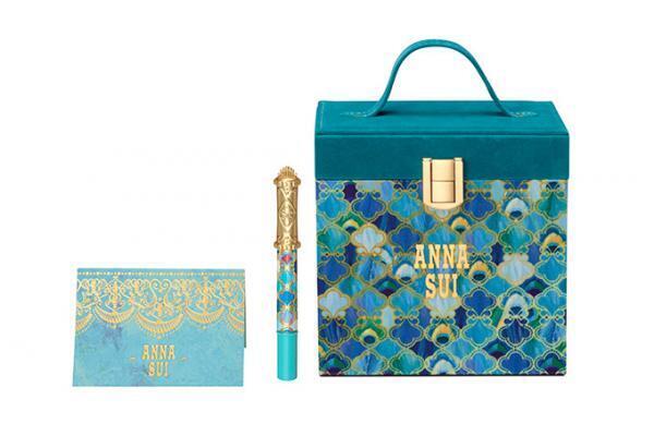 アナ スイのクリスマス限定コスメ - 蒼い孔雀をイメージしたルージュ、引き出し付きネイルセット
