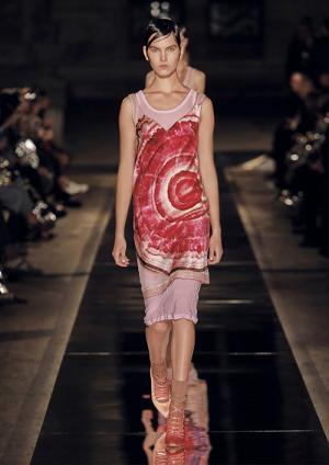 ジバンシィ バイ リカルド ティッシ 2017年春夏コレクション - パワーストーンが導く曲線美