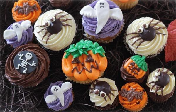 ロンドン発「ローラズ・カップケーキ」のハロウィン限定フレーバー、ゴーストやスパイダーのデザイン