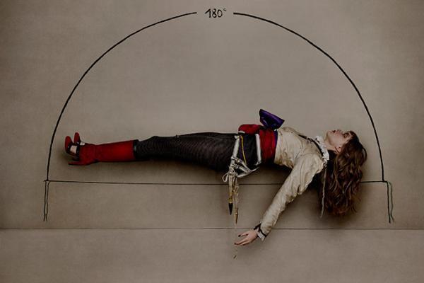 クリスチャン ルブタンの新コレクション「GOLDEN AGE」チューダー朝の美しさを現代に