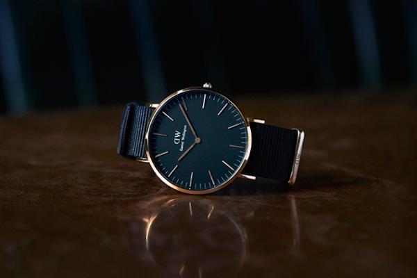 ダニエル・ウェリントン、文字盤がオールブラックの時計「CLASSIC BLACK」登場