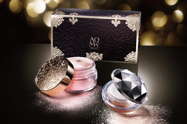 コスメデコルテの限定フェイスパウダー、花々の刺繍をあしらったコンパクトやパール入りパウダーコフレなど