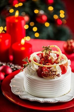 モンシェールのクリスマスケーキ -「堂島ロール」のクリームとフレッシュ苺で仕上げる贅沢なワンホール