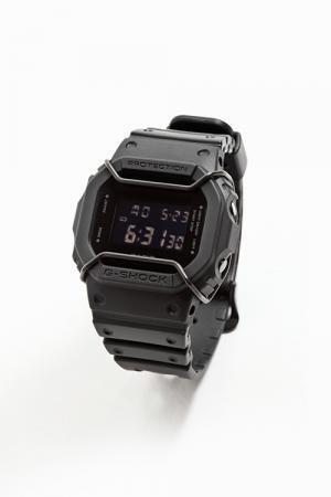 アメリカンラグシーの別注G-SHOCK、プロテクターをまとったオールブラックのモデル