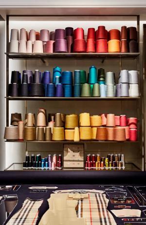 バーバリー、大阪・心斎橋でトレンチコートの歴史を巡る展示 - アーカイブやランウェイ登場モデルも