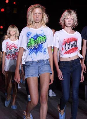 アレキサンダー ワン、Tシャツ＆デニムをエアーブラシでカスタム - 青山店で開催