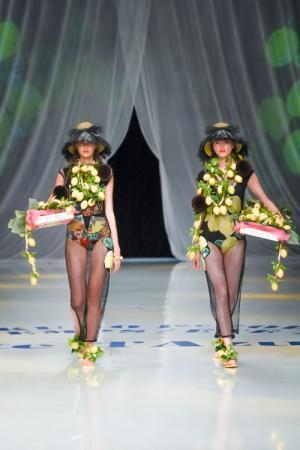 トクコ・プルミエヴォル 2017年春夏コレクション - コートダジュールの空気や文化を洋服に