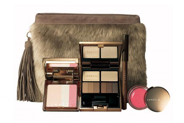 ルナソルのクリスマス限定コフレ、6段階グラデのアイシャドウやリップバームがセットに