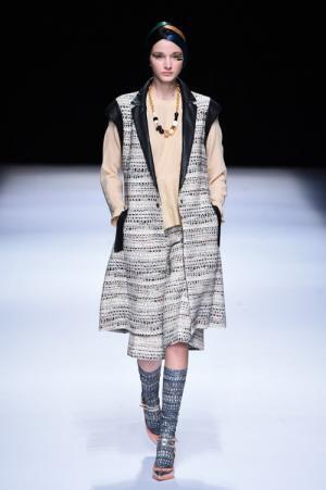 ユマ コシノ 2017年春夏コレクション - グラフィックや素材で誘われる、幻想的なイリュージョン