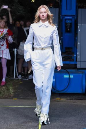 ミキオサカベ 2017年春夏コレクション - 混じり合うはずのない時代の交差