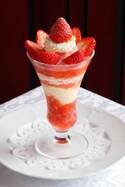資生堂パーラーの11月限定パフェ、ラ・フランスや苺を贅沢に使用