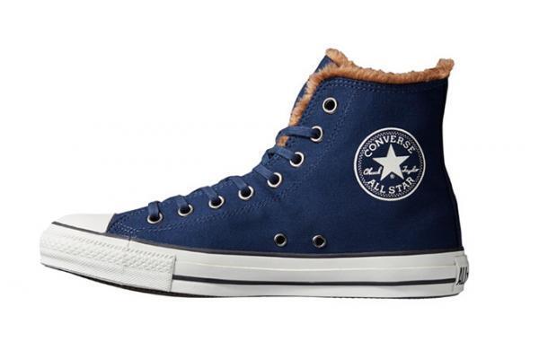 コンバースの新作オールスター、ボア使いで「フライトジャケット」を表現