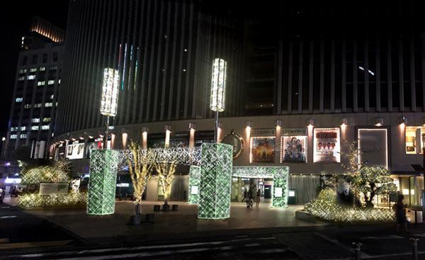 有楽町マリオンのウィンターイルミネーション - 約4万球のグリーンとシャンパンゴールドの光