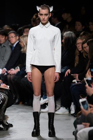 ジュリアン デイヴィッド、日本のロボットアニメモチーフウェアを伊勢丹新宿で限定発売